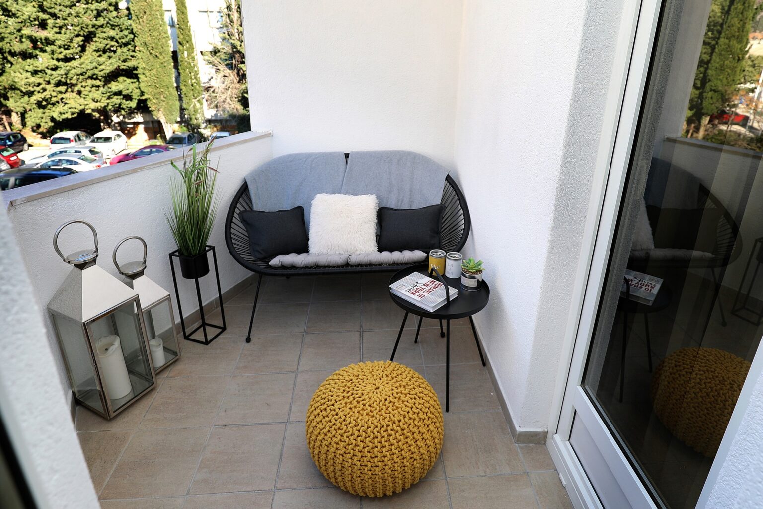Platzsparend und elegant: Schmale Balkone richtig gestalten – Art By Ariana